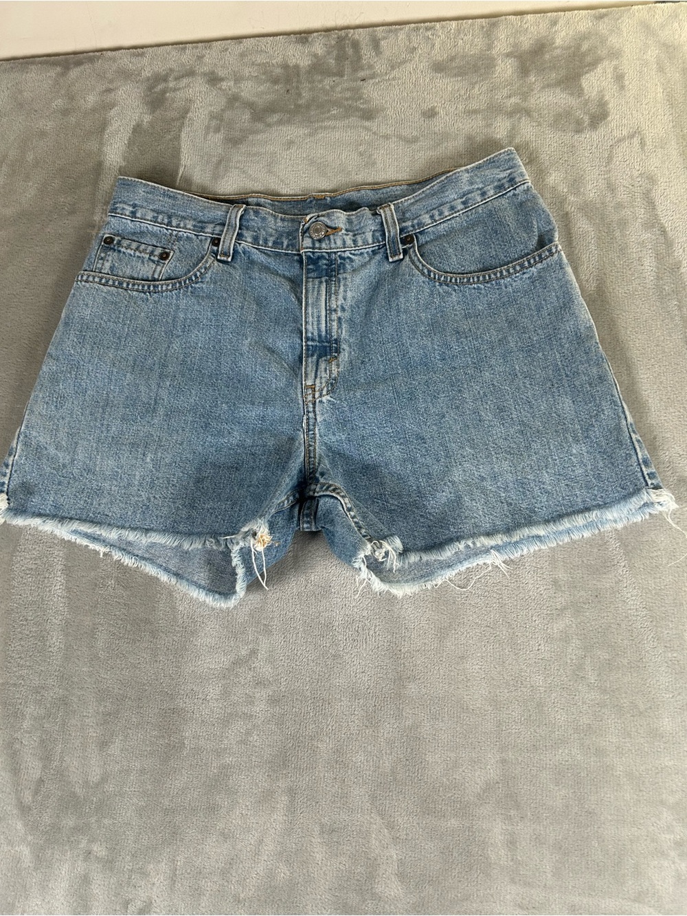 Levi’s vintage Classic Women's Denim Cutoff Shorts - Light Blue guys fit - Picture 1 of 9